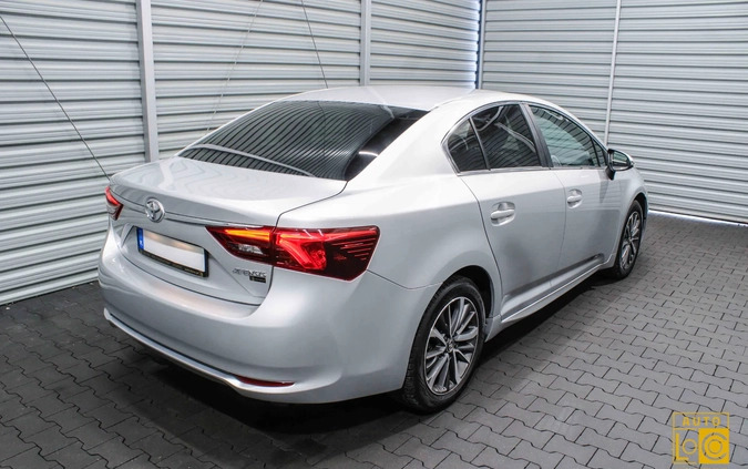 Toyota Avensis cena 77777 przebieg: 28900, rok produkcji 2016 z Stryków małe 562